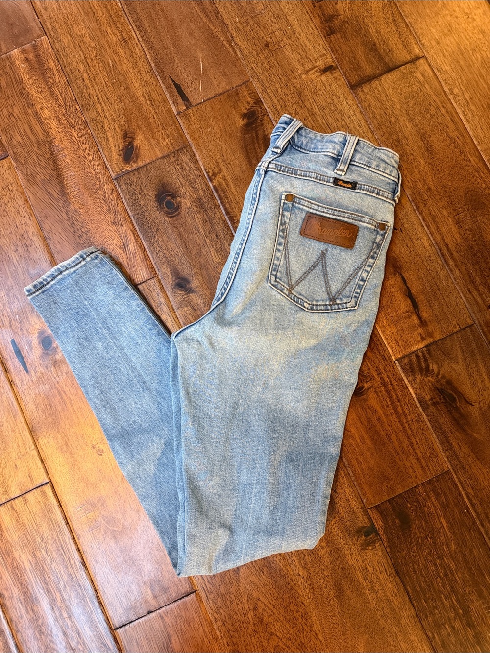 Wrangler Women’s Light Wash Straight Jeans 29x30